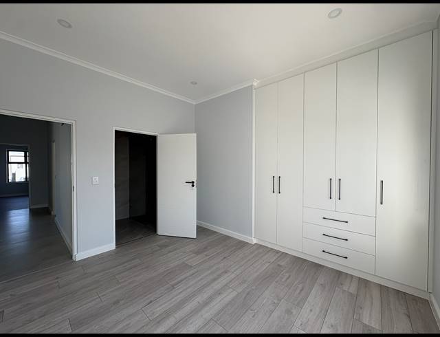 5 BEDROOM HOUSE FOR SALE IN SANDOWN